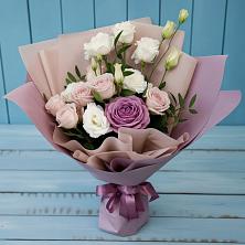 Букет цветов из:  Розы и Лизиантусы в Андреевской Ростовской области