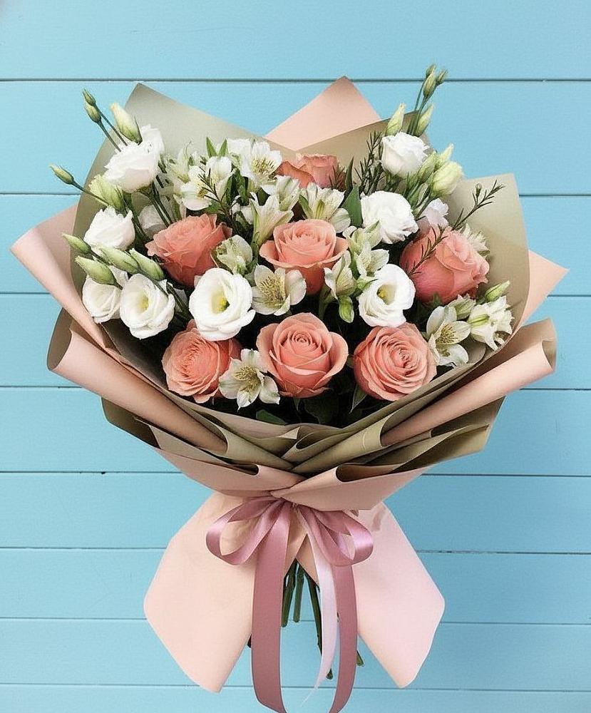 Букет цветов из: Розы, Альстромерии и Лизиантусы в Андреевской Ростовской области