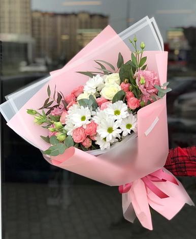 Букет цветов из: Розы, Лизиантусы и Хризантемы в Андреевской Ростовской области